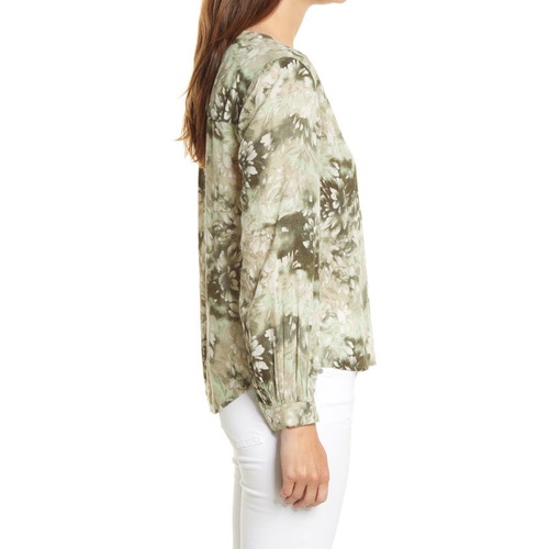  Caslon V-Neck Long Sleeve Crinkle Crepe Shirt_TAN - GREEN INDIGO FLORAL