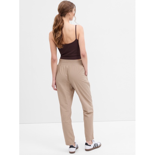 갭 GapFit Textured Tapered Runaround Pants