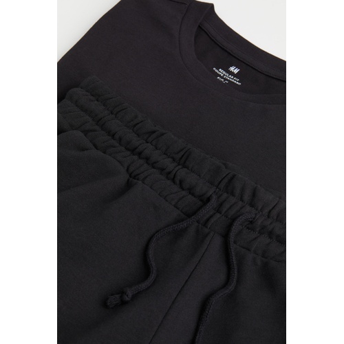 에이치앤엠 H&M 2-piece Regular Fit Shorts and T-shirt Set
