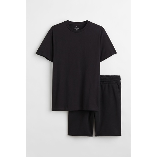 에이치앤엠 H&M 2-piece Regular Fit Shorts and T-shirt Set