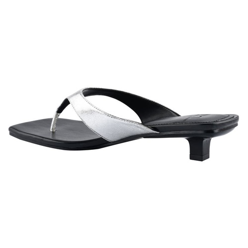 마크피셔 Marc Fisher LTD MARC FISHER Faren Kitten Heel Flip Flop_SILVER LEATHER