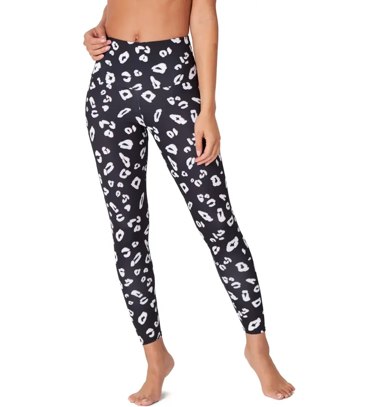 Onzie High Rise Capris_BLACK WHITE LEOPARD