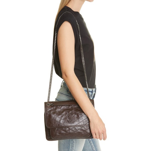 이브 생로랑 Saint Laurent Medium Niki Crinkled Matelasse Leather Shoulder Bag_CHOCOLAT NOIR