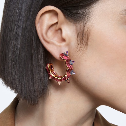 스와로브스키 Swarovski Ortyx hoop earrings, Pyramid cut, Pink, Gold-tone plated