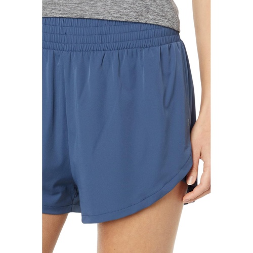  THRIVE SOCIETE Hi-Lo Run Shorts