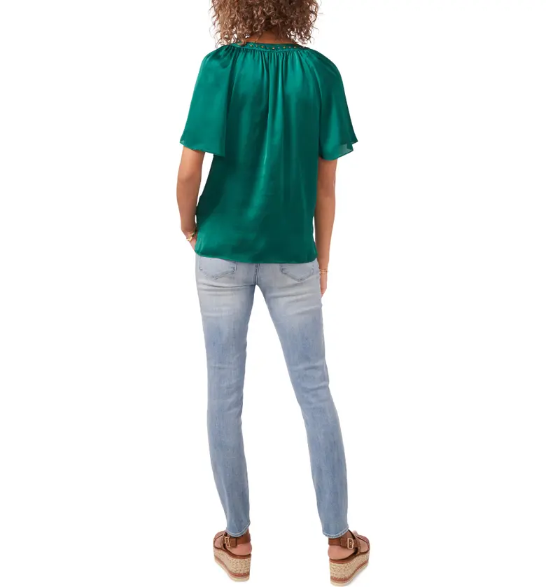  Vince Camuto Embellished V-Neck Blouse_EVERGREEN