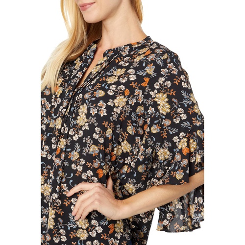  Vince Camuto Flutter Sleeve Henley Floral Blouse