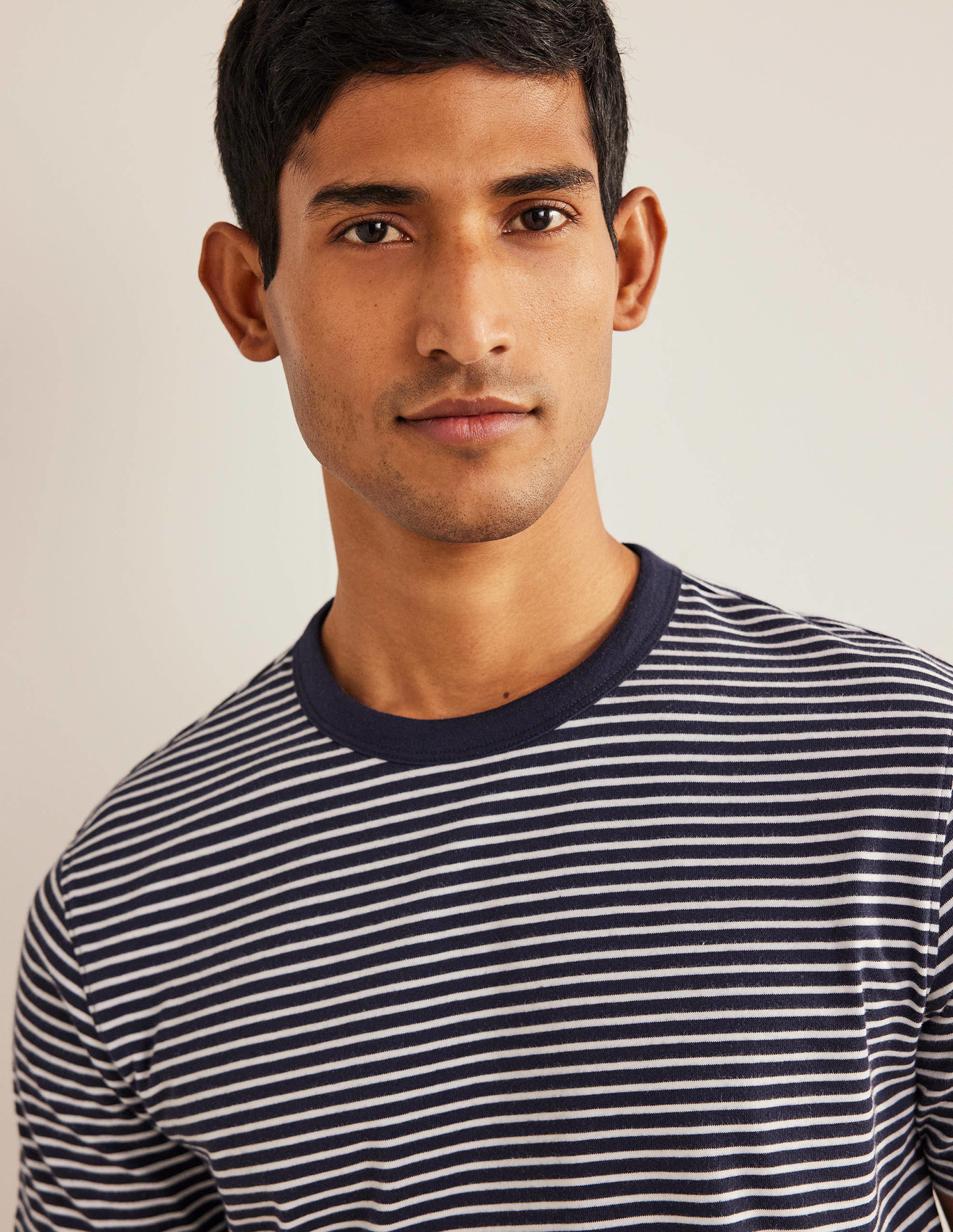 Boden Slim Fit Classic T-Shirt - Navy/Ivory