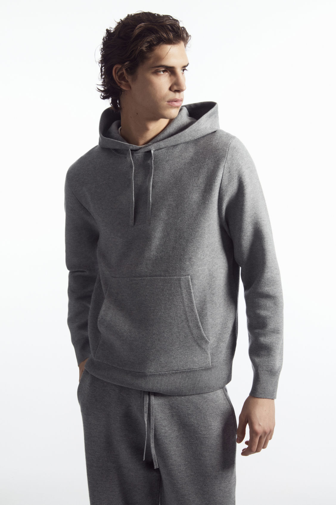 RELAXED-FIT KNITTED HOODIE