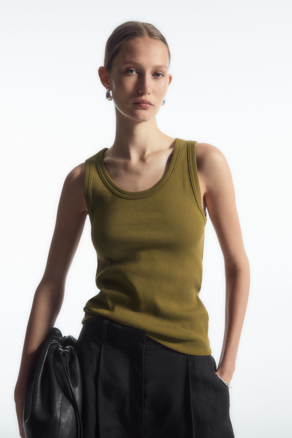 SCOOP-NECK RIBBED TANK TOP