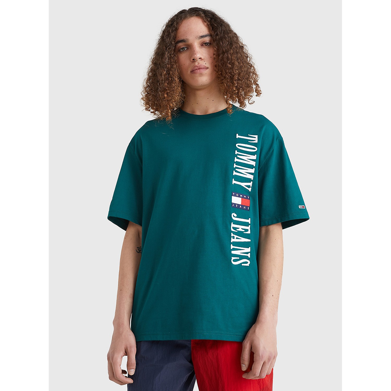 TOMMY JEANS Retro Skater Logo T-Shirt