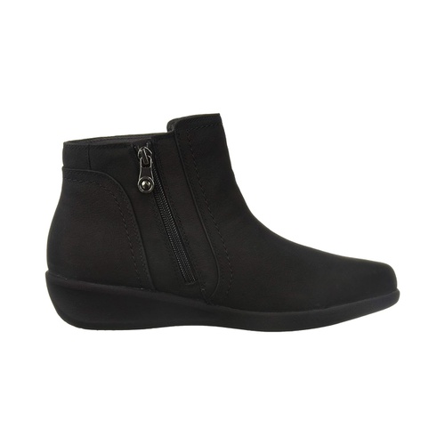  Aravon Fairlee Waterproof Ankle Boot