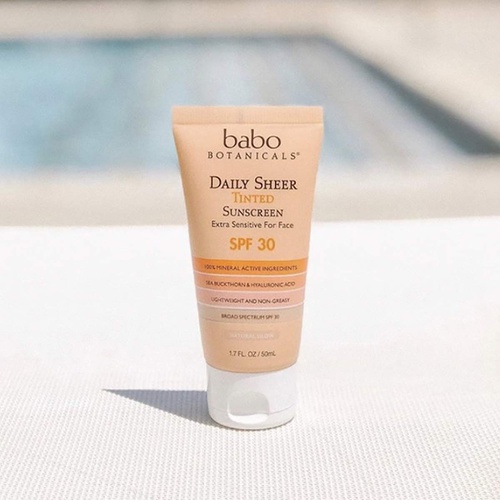  Babo Botanicals Daily Sheer Moisturizing Mineral Tinted Sunscreen SPF 30, Natural Glow, Unscented, 1.7 Fl Oz