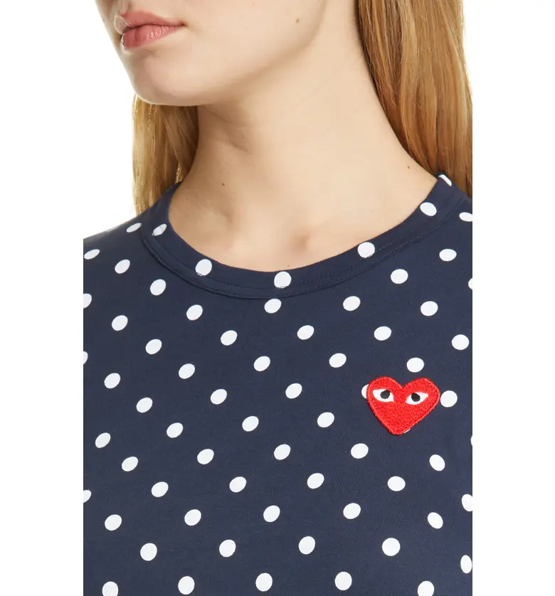 꼼데가르송 Comme des Garcons PLAY Polka Dot Cotton T-Shirt_NAVY/ WHITE
