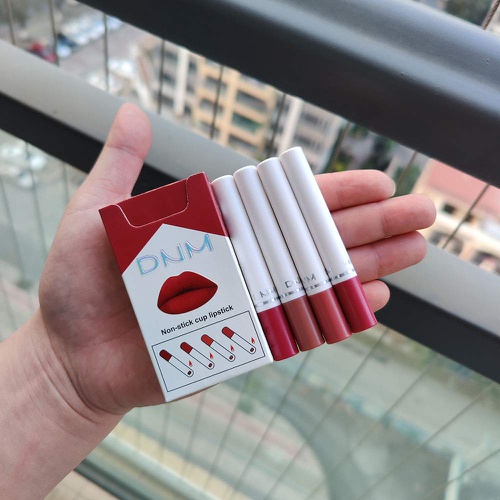  Evpct Matte Cigarette Lipstick Pack Set Mini Listick Kit, 4 Colors Matte Metallic Non-stick cup Velvet Lipstick,Long Lasting Waterproof Easy To Color Cute Tube Women Make up Cosmetic Lip