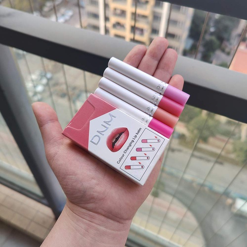  Evpct Matte Cigarette Lipstick Pack Set Mini Listick Kit, 4 Colors Matte Metallic Non-stick cup Velvet Lipstick,Long Lasting Waterproof Easy To Color Cute Tube Women Make up Cosmetic Lip