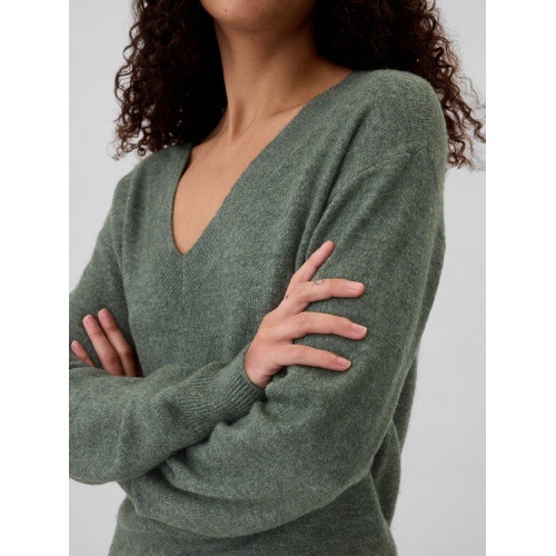 갭 Relaxed V-Neck Sweater