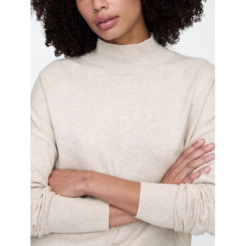 갭 Oversized CashSoft Mockneck Sweater