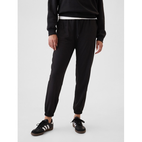 갭 GapFit Lightweight Brushed Jersey Joggers