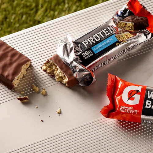  Gatorade Whey Protein Bars, Cookies & Creme, 2.8 oz bars (Pack of 12, 20g of protein per bar)