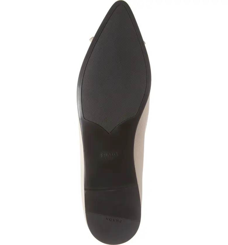 프라다 Prada Bow Logo Pointed Toe Flat_NUDE