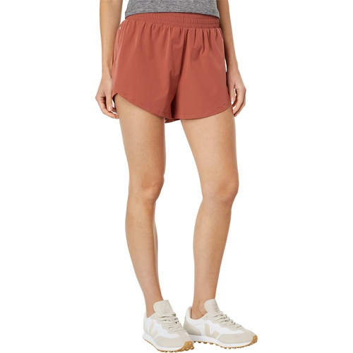  THRIVE SOCIETE Hi-Lo Run Shorts