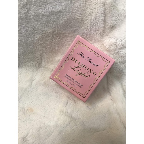  Too Faced Diamond light Multi-Use Diamond Fire Highlighter - Fancy Pink Diamond