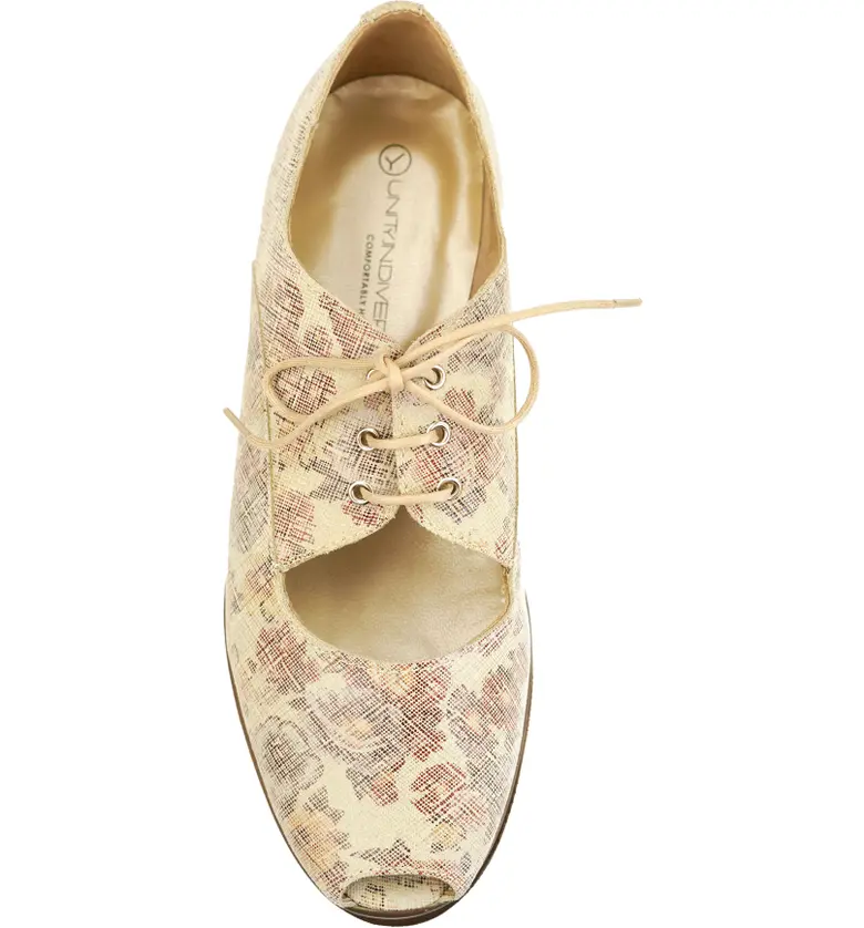  Unity in Diversity Iris Platform Oxford_FLORAL BEIGE