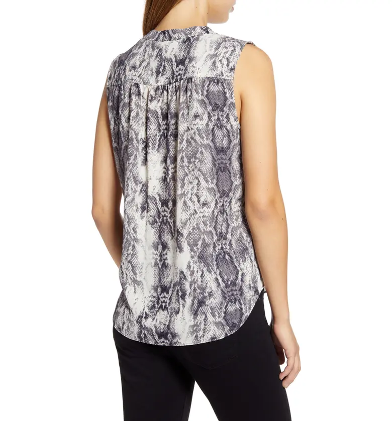  Vince Camuto Snake Print V-Neck Blouse_RICH BLACK