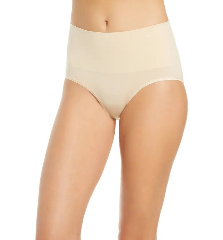 Yummie Ultralight Seamless Shaping Briefs_FRAPPE