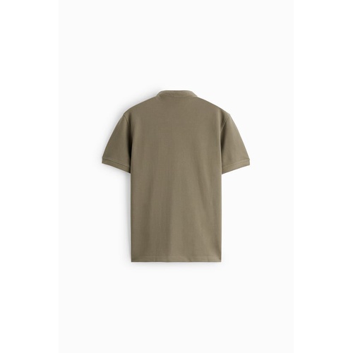 자라 Zara Band collar shirt with front button closure and short sleeves. Side vents at hem.