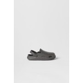 Zara KIDS/ SOLID COLOR RUBBERIZED CLOGS