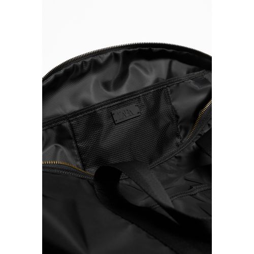 자라 Zara TECHNICAL DUFFLE BAG