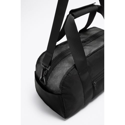 자라 Zara TECHNICAL DUFFLE BAG