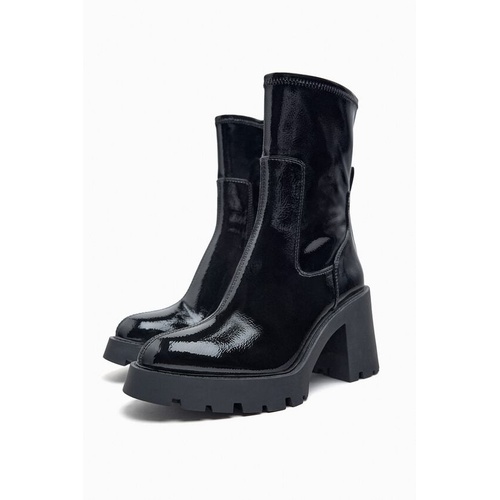 자라 Zara FAUX PATENT LEATHER HEELED LUG SOLE ANKLE BOOTS