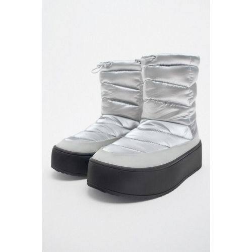 자라 Zara QUILTED ATHLETIC BOOTS